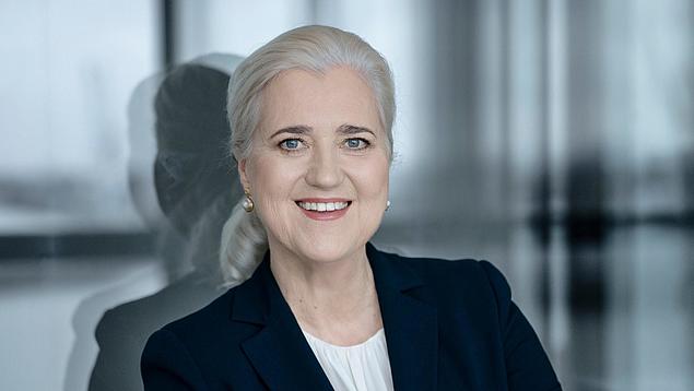 Portraitfoto der Vorstandsvorsitzenden der HHLA Frau Angela Titzrath.