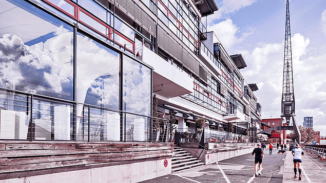 Technisches Immobilienmanagement bei der HHLA: Regelmäßige Wartung und Modernisierung sorgt für den Werterhalt von Objekten wie diesem modernen Bürogebäude am Hamburger Elbufer.