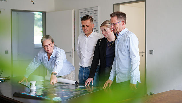 Schulungssituation bei der HHLA: Mitarbeitende und Führungskräfte erarbeiten gemeinsam Inhalte für Trainings und Change-Management.