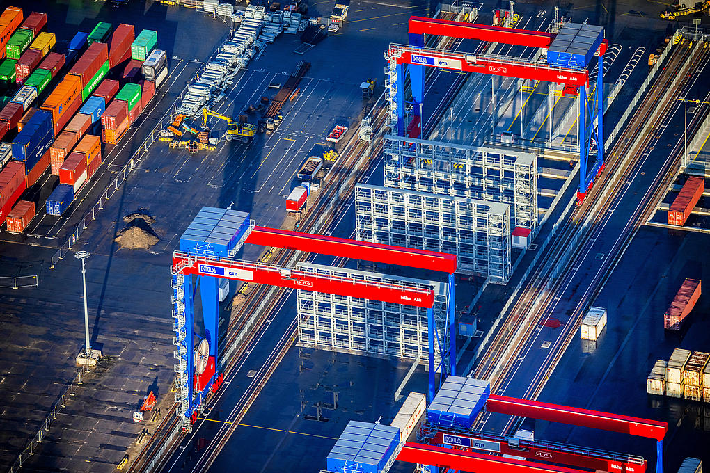 Das Lagerkransystem am Container Terminal Burchardkai in Hamburg wird seit 2010 zu einem vollautomatisierten Lagerkransystem umgebaut.