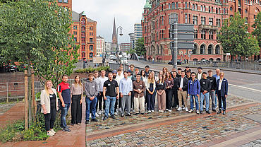 HHLA welcomes 33 new trainees and students
