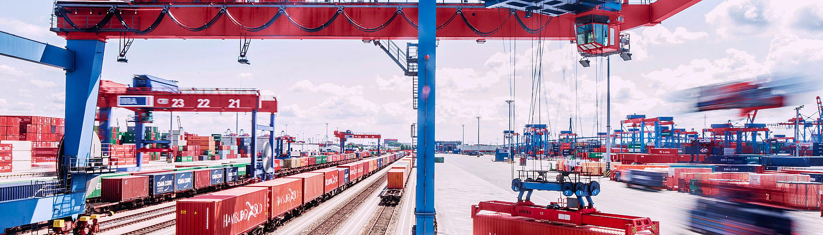 A railway crane and railway tracks at the Container TerminalBurchardkai
