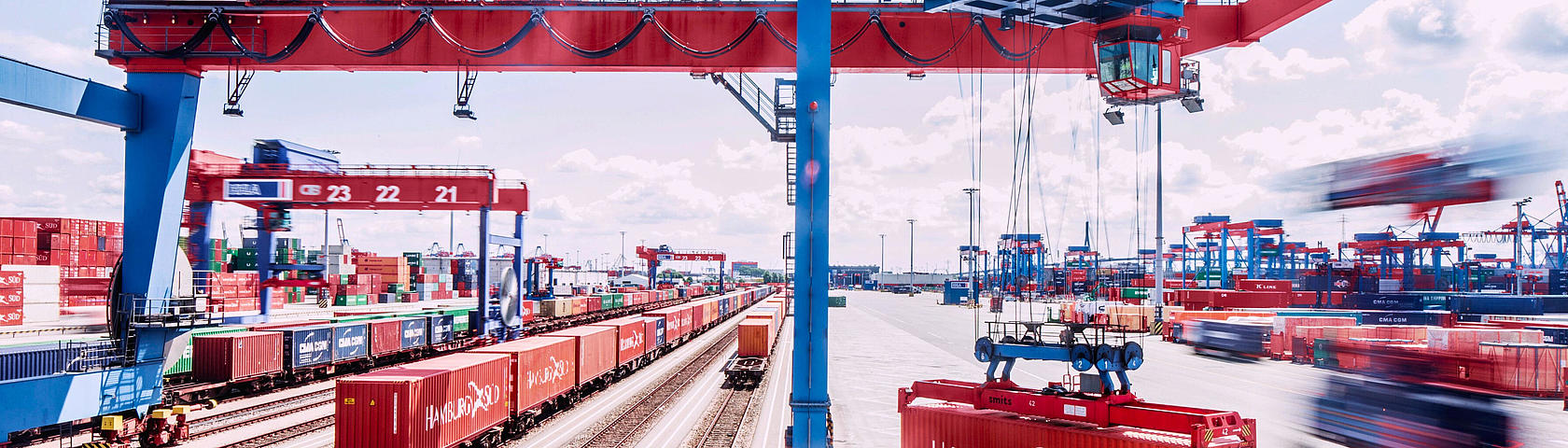 Bahnkrahn und Bahngleise am Container Terminal Burchardkai