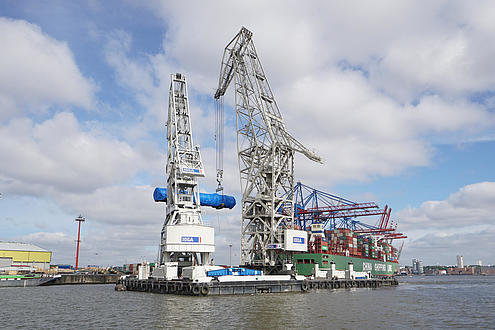 A very special technical history: HHLA’s floating cranes