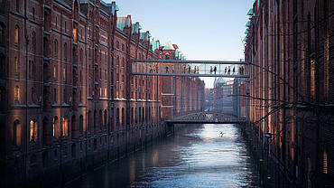 Neue Fleetbrücke in der Speicherstadt verbindet Miniatur Wunderland-Welten 